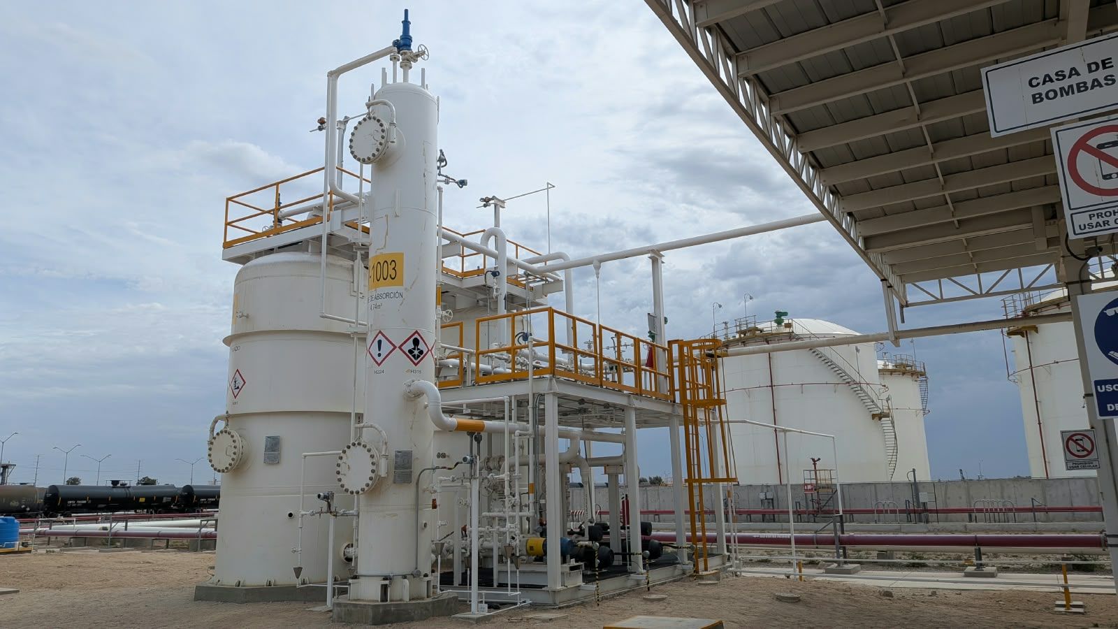 Vapor Recovery Unit — Absorption column, process skid and access platforms · Fuel terminal, Mexico